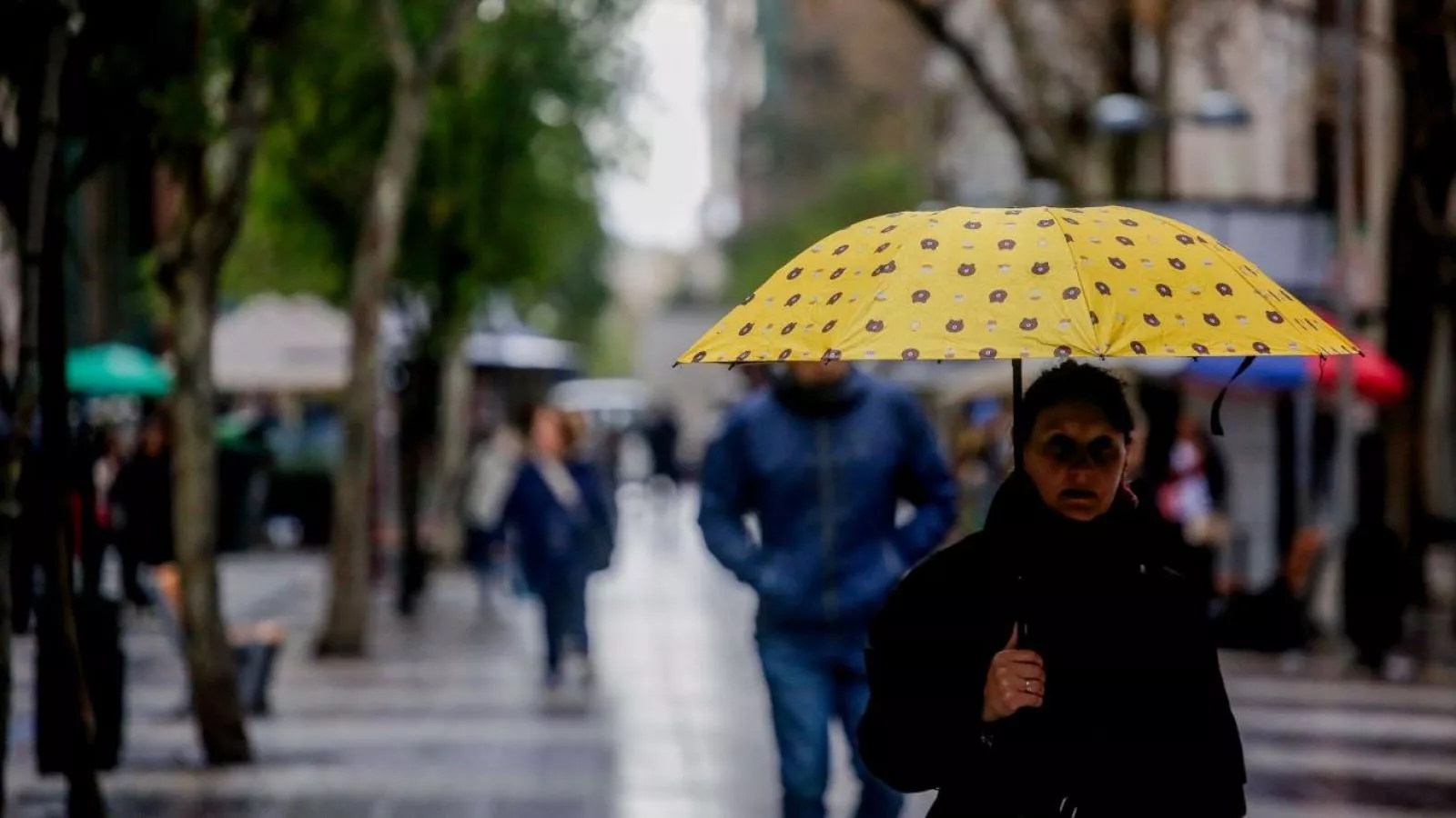 Santiago se prepara para tres jornadas de lluvia y temperaturas bajo los 16°C