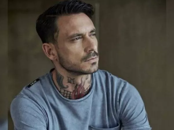 Mauricio Pinilla confirma término de su relación