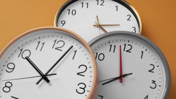 <p>Horario de verano en Chile: cuándo se adelantarán los relojes y qué regiones quedarán fuera</p>Horario de verano en Chile: cuándo se adelantarán los relojes y qué regiones quedarán fuera
