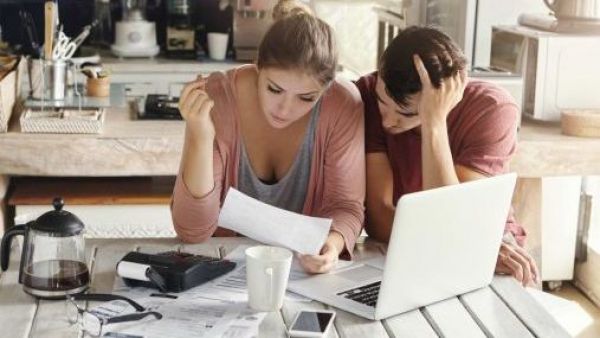<p>Hombres llegan más a la quiebra y mujeres lideran las renegociaciones de deuda en Chile</p>Hombres llegan más a la quiebra y mujeres lideran las renegociaciones de deuda en Chile
