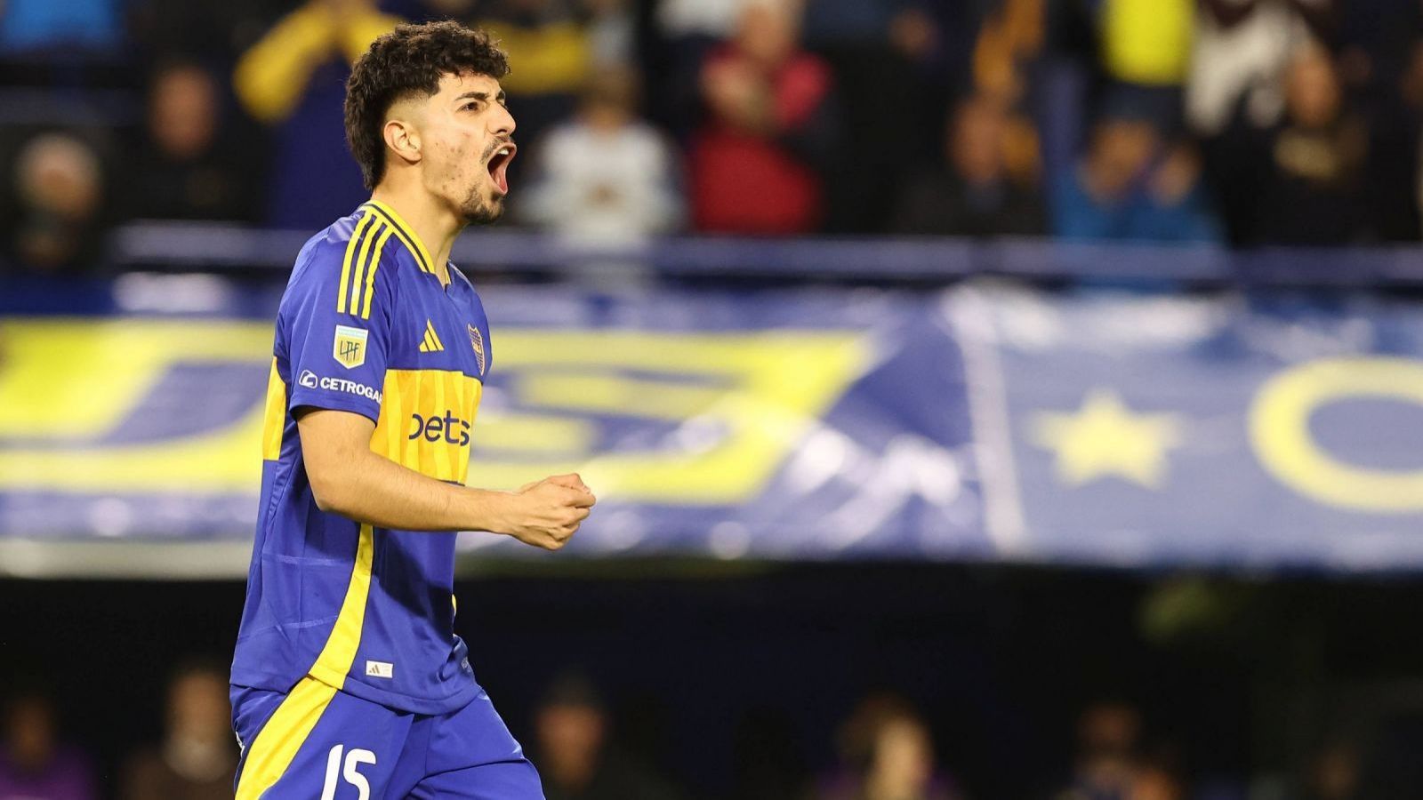 Será compañero de un chileno: El destino de Williams Alarcón tras dejar Boca Juniors
