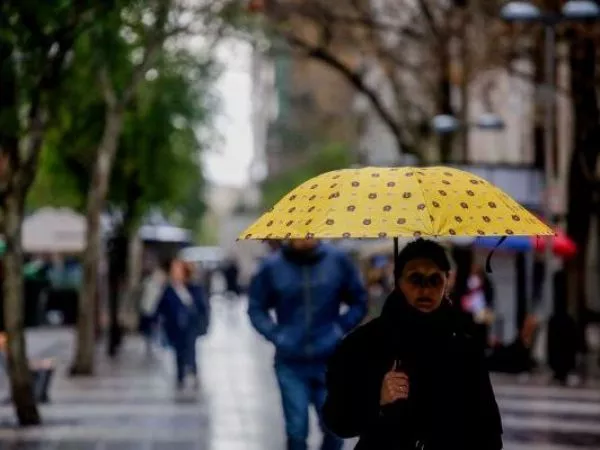 Santiago se prepara para tres jornadas de lluvia y temperaturas bajo los 16°C