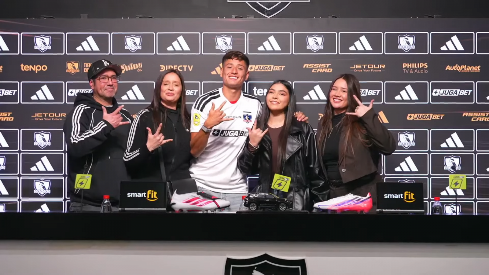"Oveja negra": la respuesta de Iván Román que causó carcajadas en su presentación en Colo Colo
