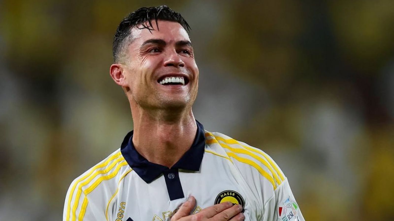 Cristiano Ronaldo acapara las miradas con su nuevo look
