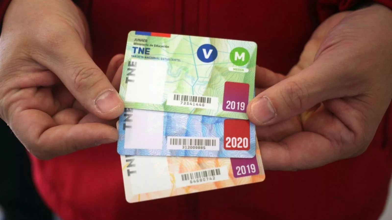 “Se va a acabar el plástico”: Junaeb anuncia digitalización gradual de la TNE