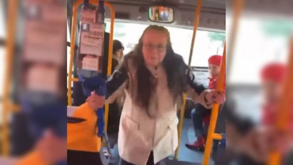<p>Mujer acusada de golpear a estudiante embarazada asegura que fue ella quien recibió golpes</p>Mujer acusada de golpear a estudiante embarazada asegura que fue ella quien recibió golpes
