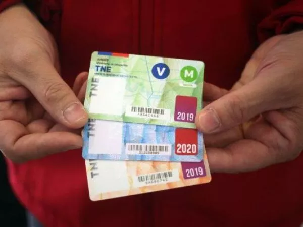“Se va a acabar el plástico”: Junaeb anuncia digitalización gradual de la TNE