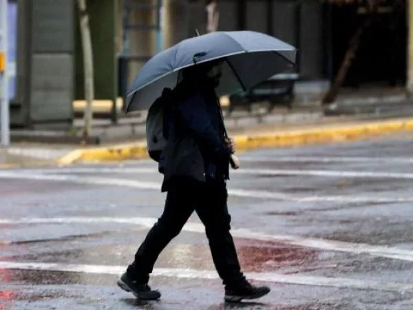Sistema frontal llega a Santiago: cuándo será el peak de las lluvias y cuánto podría caer