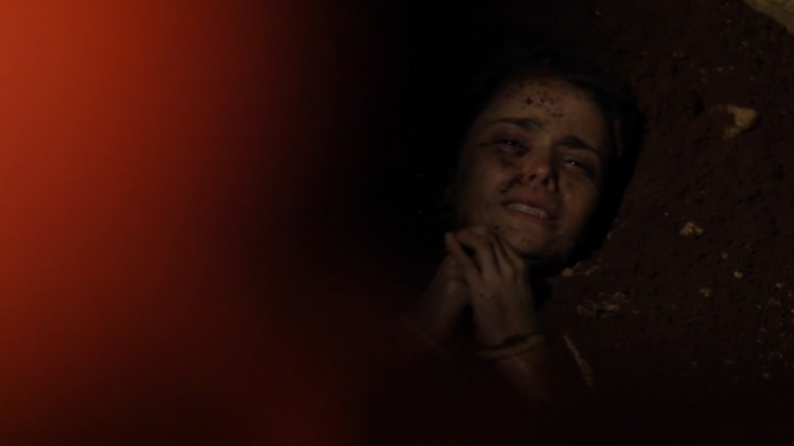 Avenida Brasil - T1E94 | Carmina entierra a Rita
