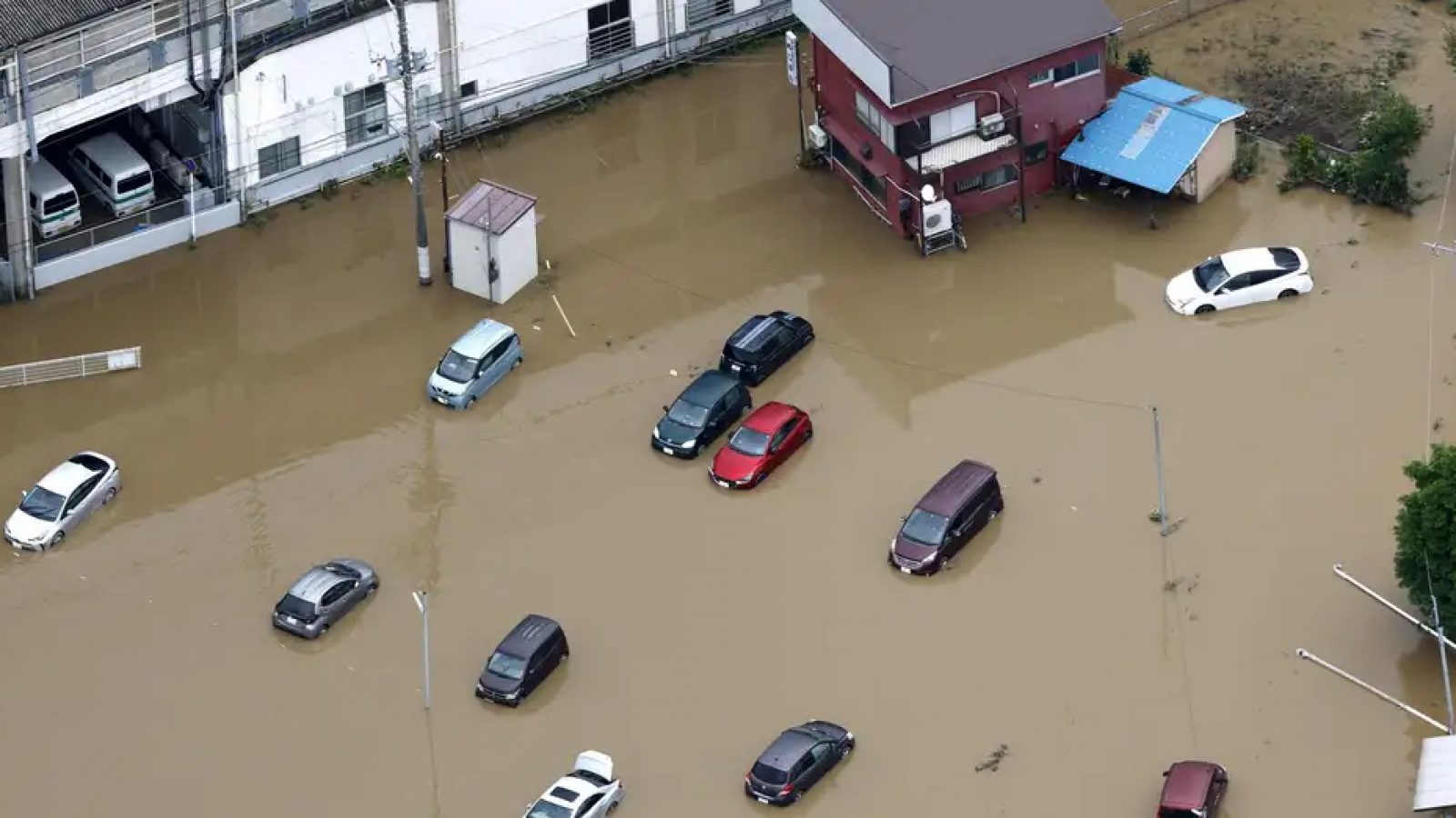 <p>Al menos seis muertos por lluvias e inundaciones en Japón</p>
