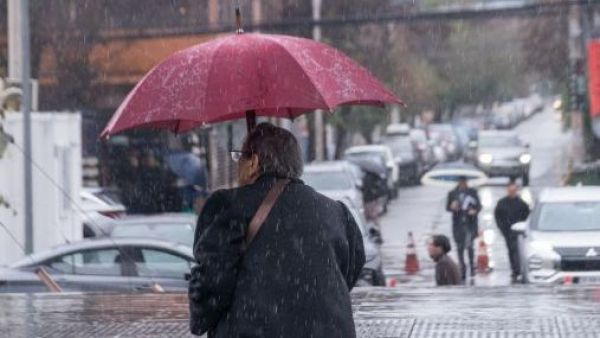 <p>Lluvias no dan tregua en Santiago: cuándo volverán las precipitaciones durante el fin de semana</p>Lluvias no dan tregua en Santiago: cuándo volverán las precipitaciones durante el fin de semana
