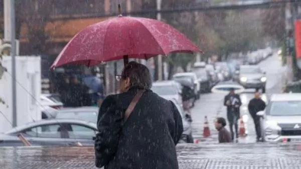 Lluvias no dan tregua en Santiago: cuándo volverán las precipitaciones durante el fin de semana