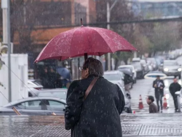 Lluvias no dan tregua en Santiago: cuándo volverán las precipitaciones durante el fin de semana