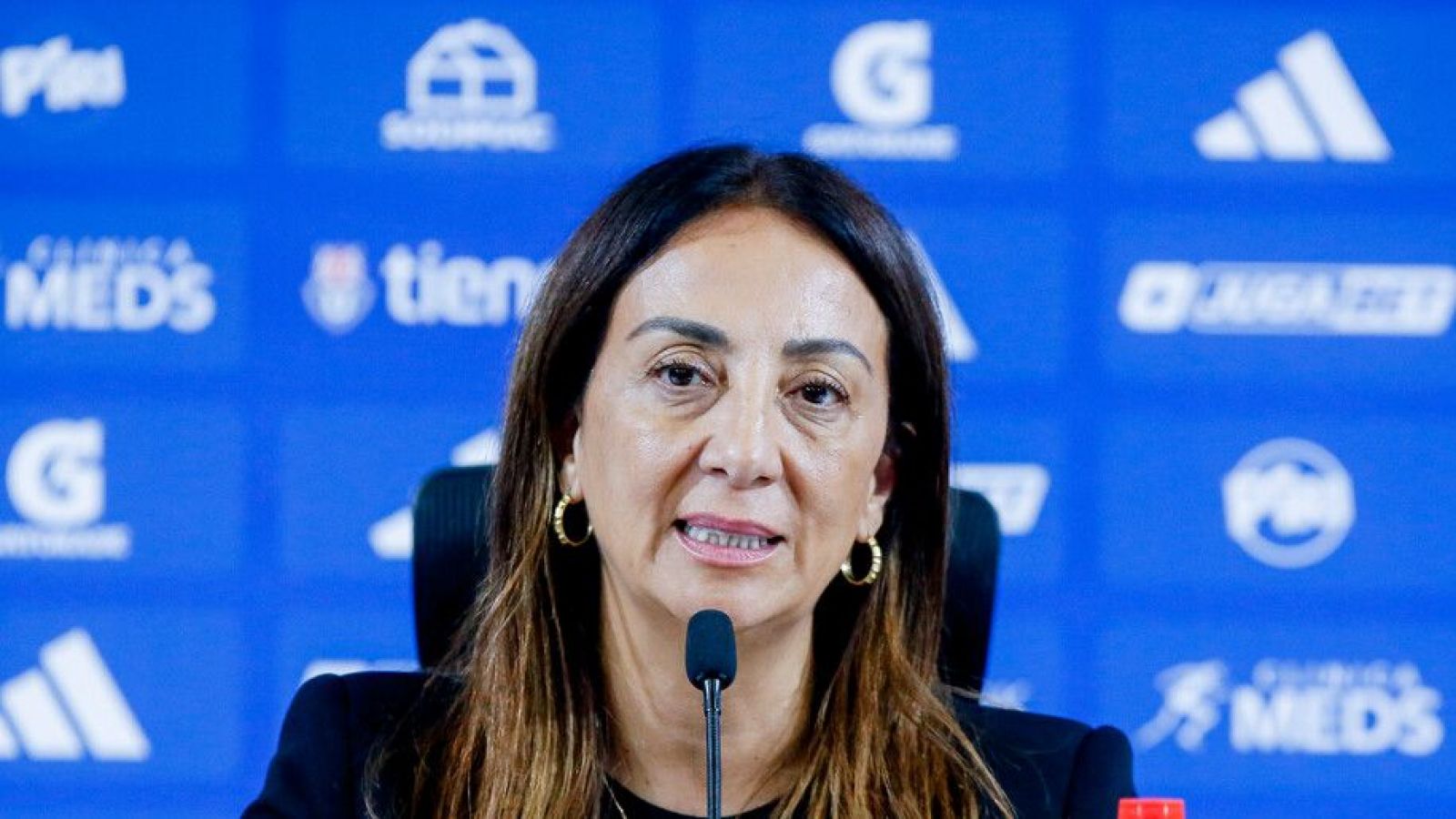 ¿La U podría perder sus símbolos? Cecilia Pérez responde a rectora de la U. de Chile

