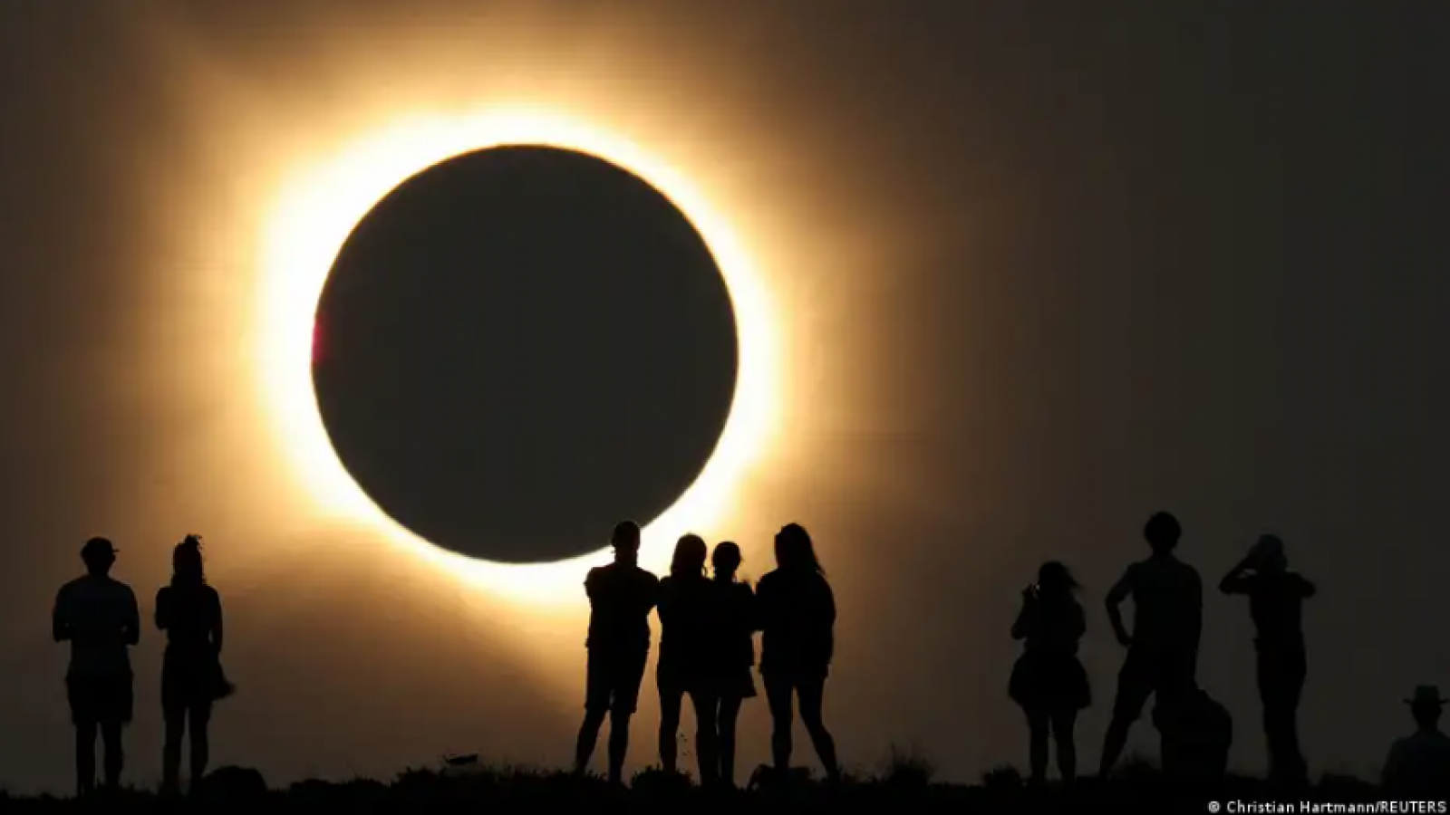 <p>Un bulo viral aseguró que la Tierra perdería la gravedad durante siete segundos el día del eclipse.</p>
