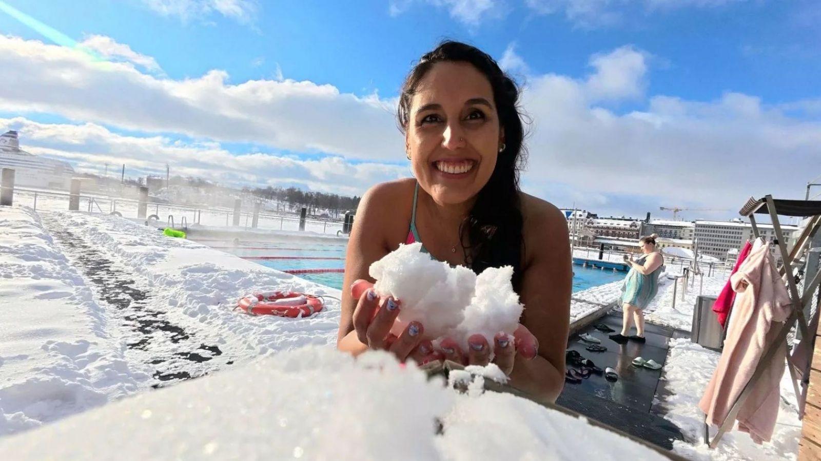 Bárbara Hernández muestra cómo quedó su cara tras estar casi 24 horas en el agua: "Primera vez que me pasa"
