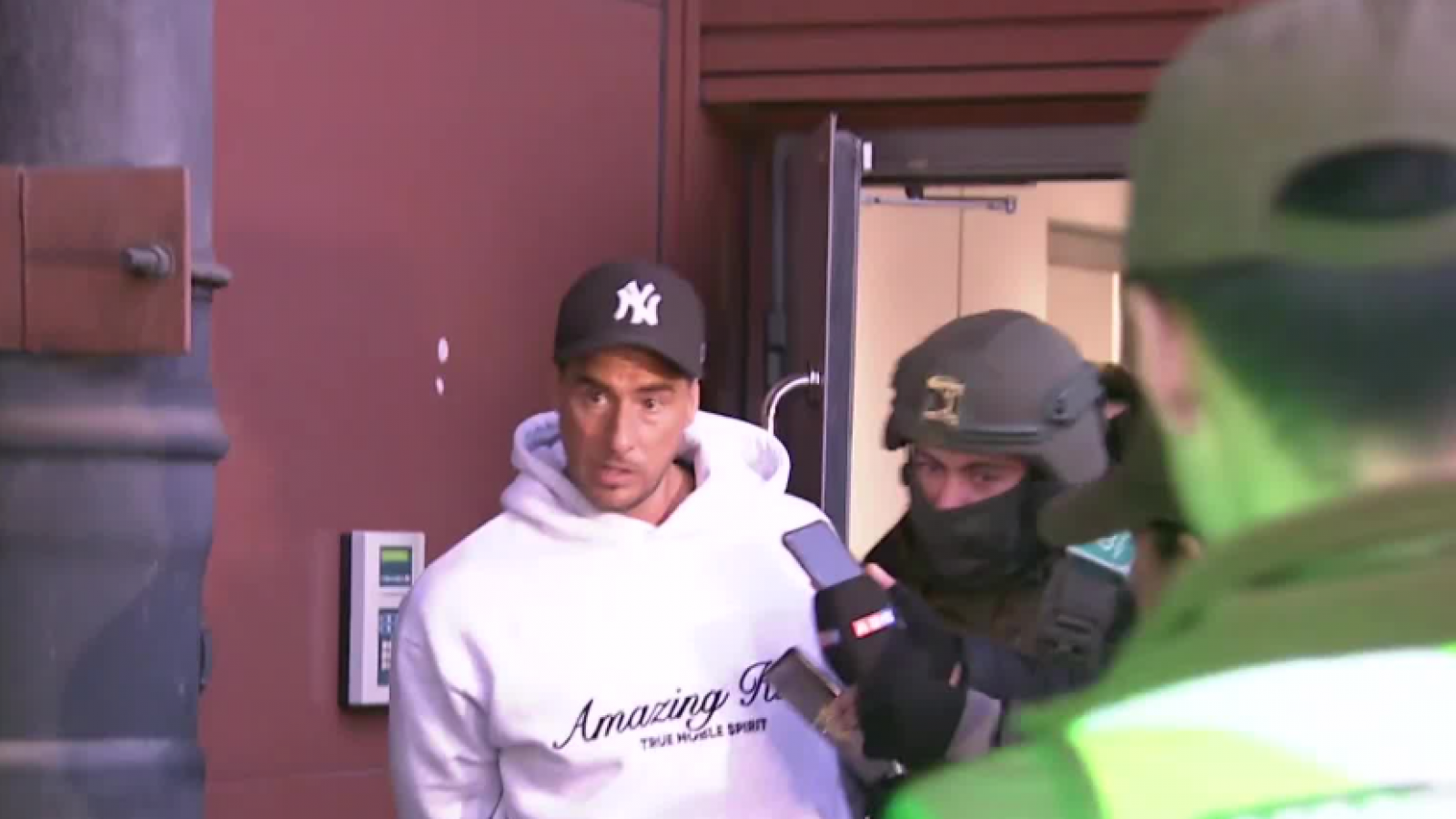 <p>Camilo Huerta es detenido en aeropuerto de Santiago por operación “Imperio de Ámsterdam”</p>
