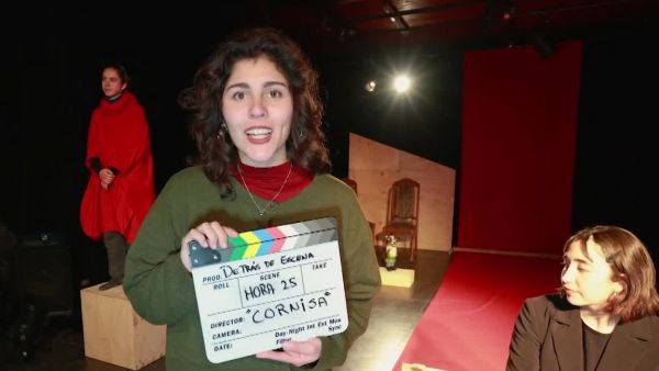 De la pantalla a las tablas: Avril Aurora llega al teatro con “Cornisa”
