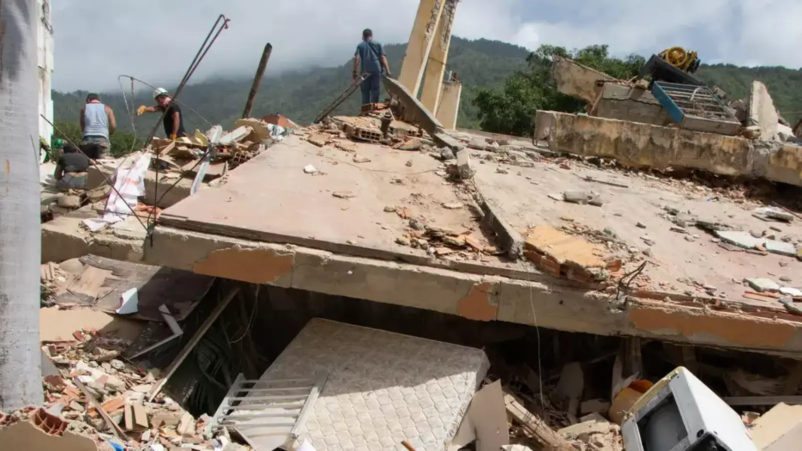 Cifra de fallecidos por sismos en Venezuela sube a 6.438