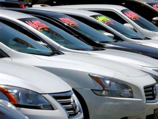 Alerta por alza de fraudes en compraventa de autos usados: Así puedes evitar engaños