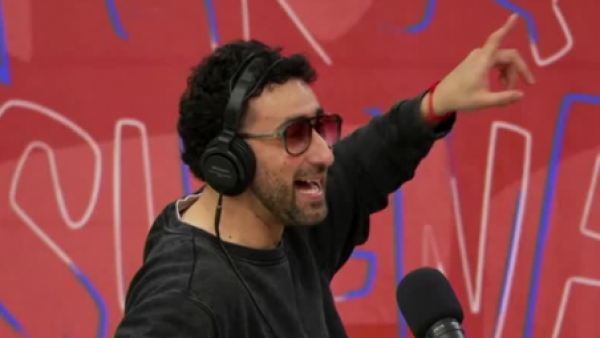 Cantando en las micros: La Combo Tortuga recuerda sus inicios en "¡Pero que suene!"
