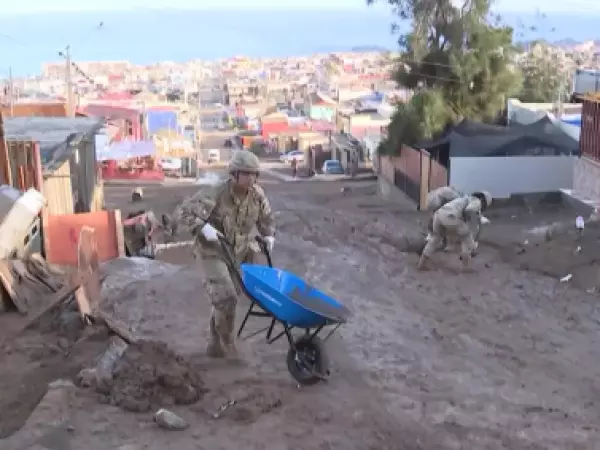 Militares se suman a trabajos de remoción de escombros en Tocopilla