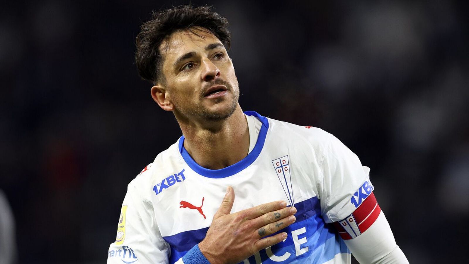 Completamente negra: Universidad Católica da la sorpresa con su nueva camiseta
