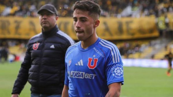 Lucas Assadi parte al fútbol europeo y así reaccionaron los hinchas de Universidad de Chile
