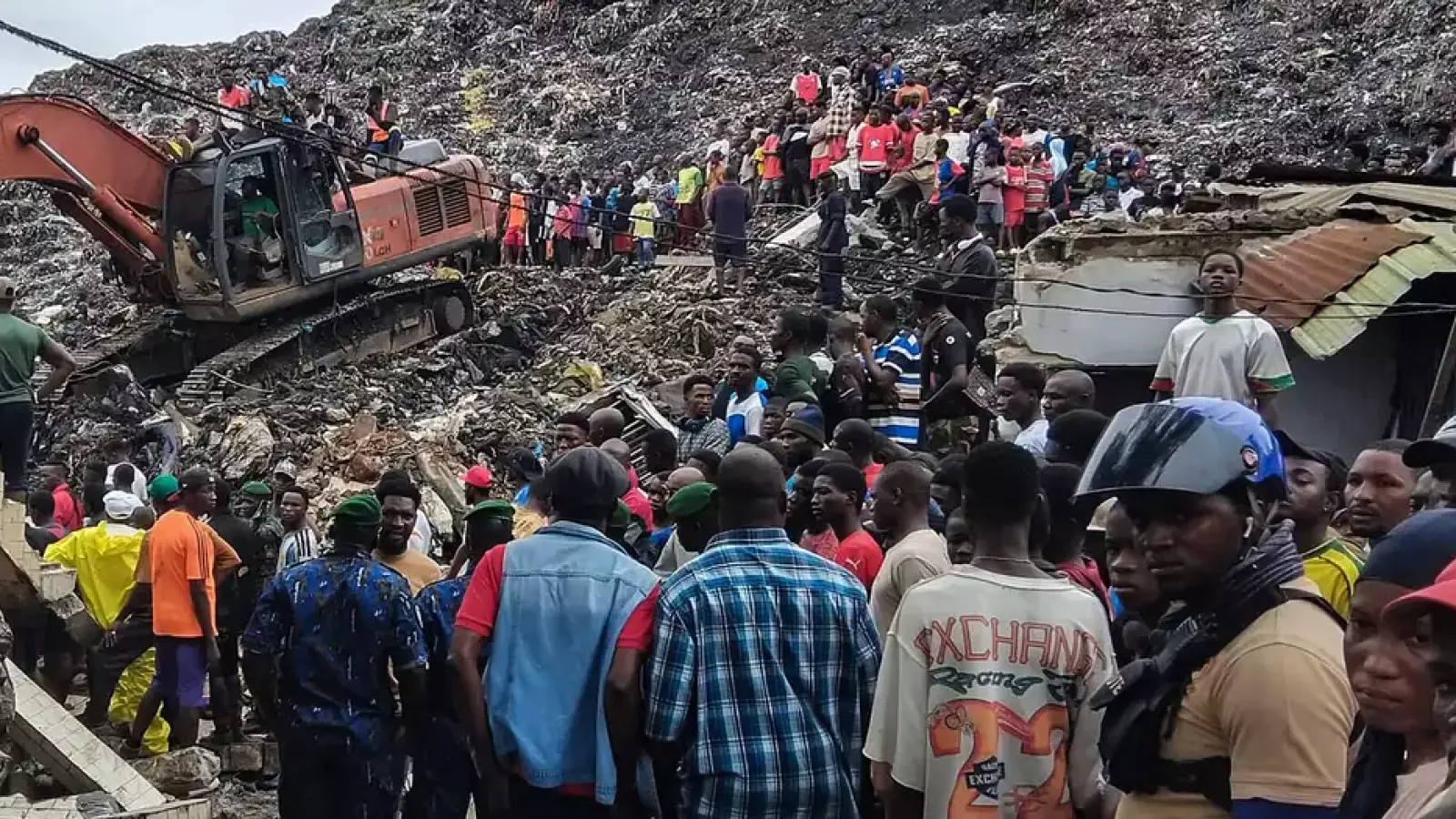Al menos 30 muertos por un derrumbe en vertedero en Guinea