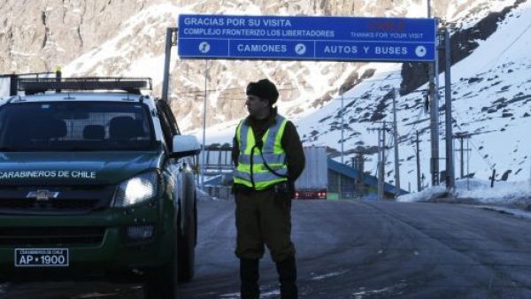 <p>Cierran paso Los Libertadores por nevadas y condiciones adversas en la cordillera</p>Este lunes: cierran paso Los Libertadores por nevadas y condiciones adversas en la cordillera
