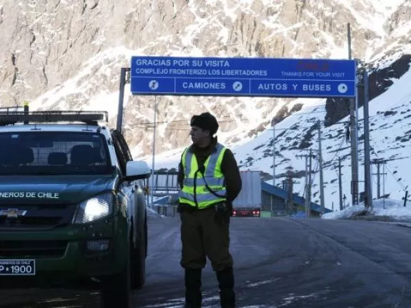 Cierran paso Los Libertadores por nevadas y condiciones adversas en la cordillera