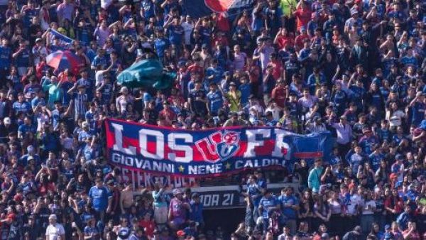 Con lienzo a lo Star Wars: El eufórico recibimiento a Universidad de Chile y Colo Colo en el Superclásico
