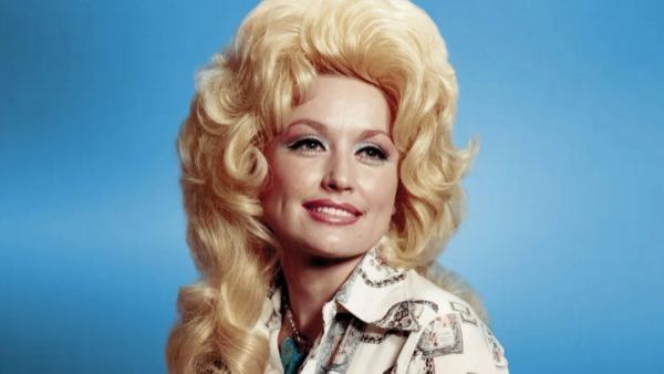 <p>La historia real detrás de “Jolene”: la mujer que inspiró el clásico de Dolly Parton</p>La historia real detrás de “Jolene”: la mujer que inspiró el clásico de Dolly Parton
