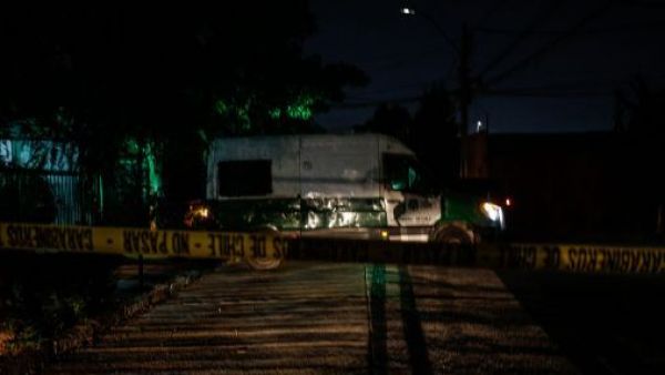 <p>Parricidio en San Joaquín: adolescente de 14 años es detenida por muerte de su madre</p>Parricidio en San Joaquín: adolescente de 14 años es detenida por muerte de su madre
