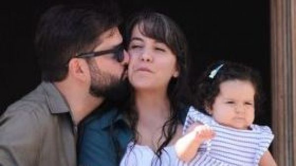 <p>“Hija, miro en tus ojos…”: Gabriel Boric dedica emotiva carta a su hija Violeta</p>“Hija, miro en tus ojos…”: Gabriel Boric dedica emotiva carta a su hija Violeta
