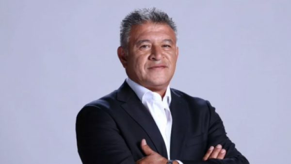 <p>Claudio Borghi lanza furiosa respuesta tras ser tildado de "anticolocolino"</p>"Voy a contestar a estos...": Claudio Borghi lanza furiosa respuesta tras ser tildado de "anticolocolino"
