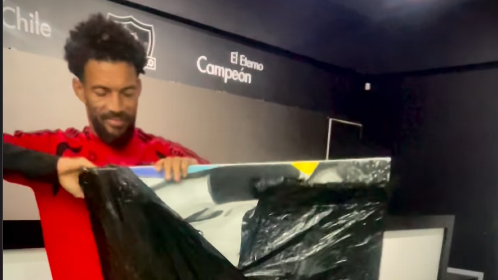 Vozinha recibió un regalo muy especial antes de su debut con Colo Colo
