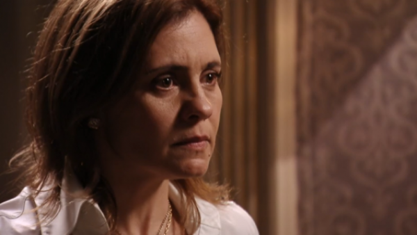 Avenida Brasil - T1E102 | El supuesto cambio de Carmina
