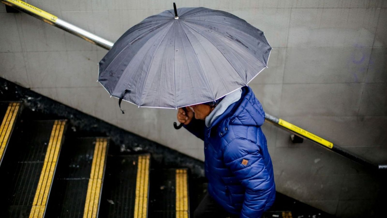 <p>Pronóstico cambia en Santiago: lluvias se intensificarán este miércoles durante la tarde</p>
