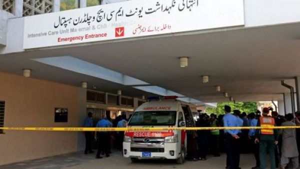 <p>Al menos 14 bebés mueren en un incendio en un hospital en Pakistán</p>Al menos 14 bebés mueren en un incendio en un hospital en Pakistán
