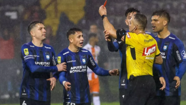 Fin al "castigo": Héctor Jona vuelve a dirigir tras su polémico encontrón con jugador de Huachipato
