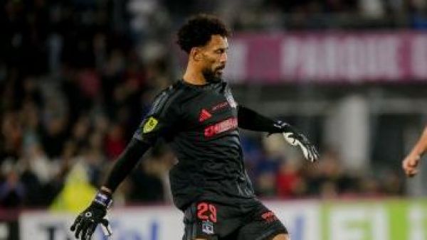 Se fue de Chile: El motivo por el que Vozinha salió del país tras su debut con Colo Colo

