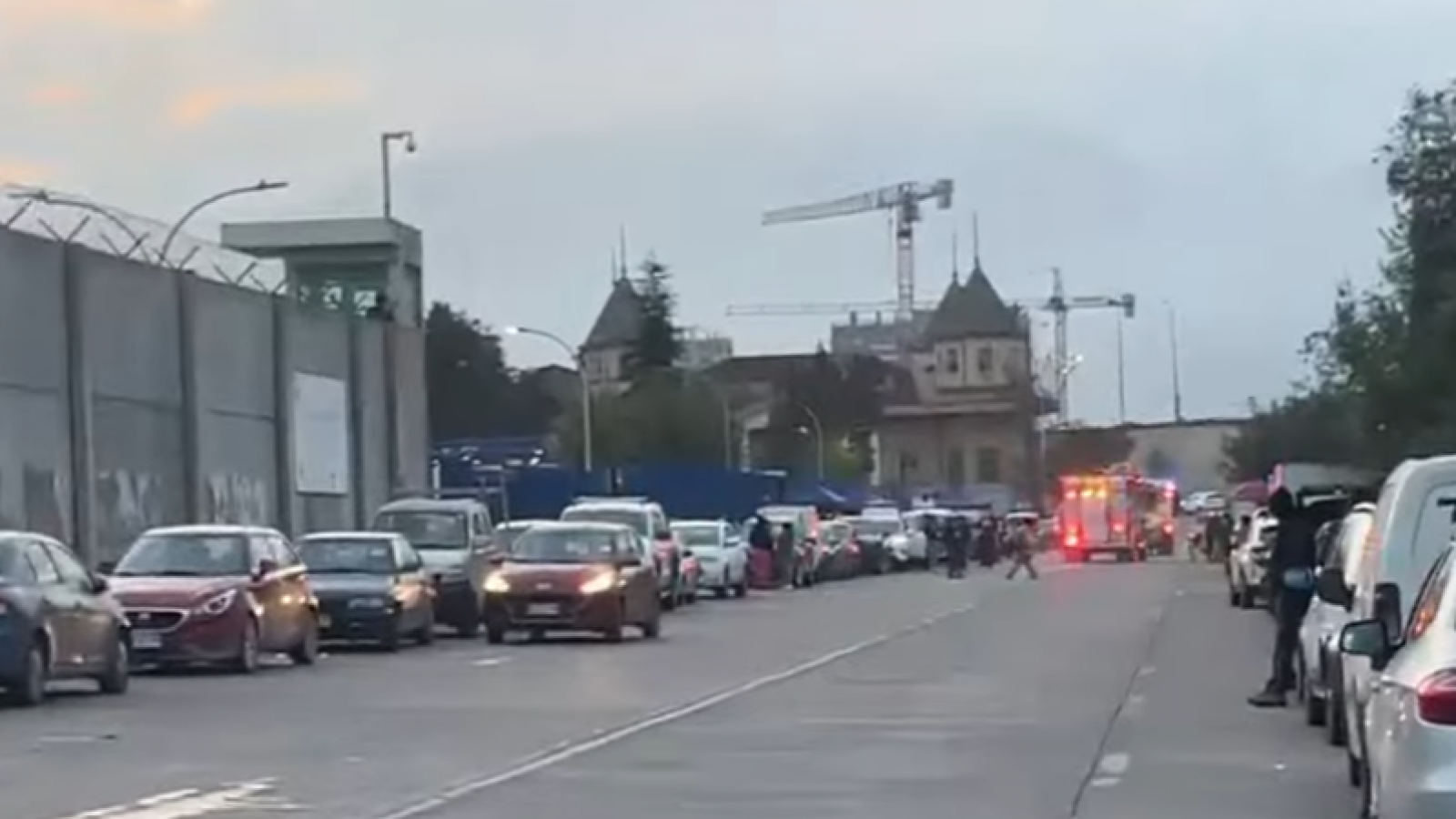 <p>Emergencia en Santiago I: fuego afectó sector de lavandería del recinto</p>
