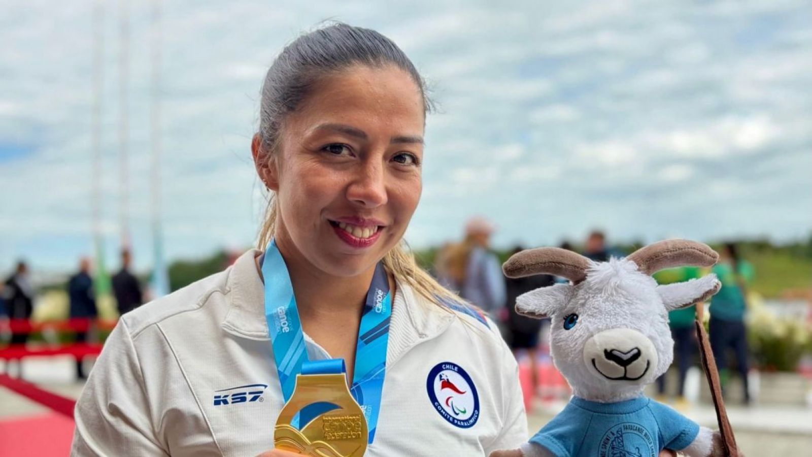 <p>Katherinne Wollermann conquista el tricampeonato mundial de Para Canotaje</p>

