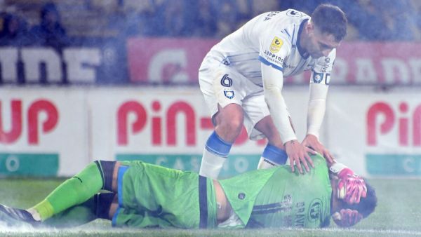 Huachipato actualiza situación médica del portero Christian Bravo: "Tomará el vuelo de regreso a Concepción"
