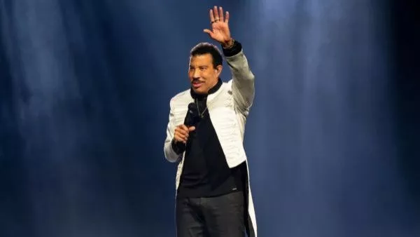 Lionel Richie fue ingresado a UCI tras concierto en Estados Unidos