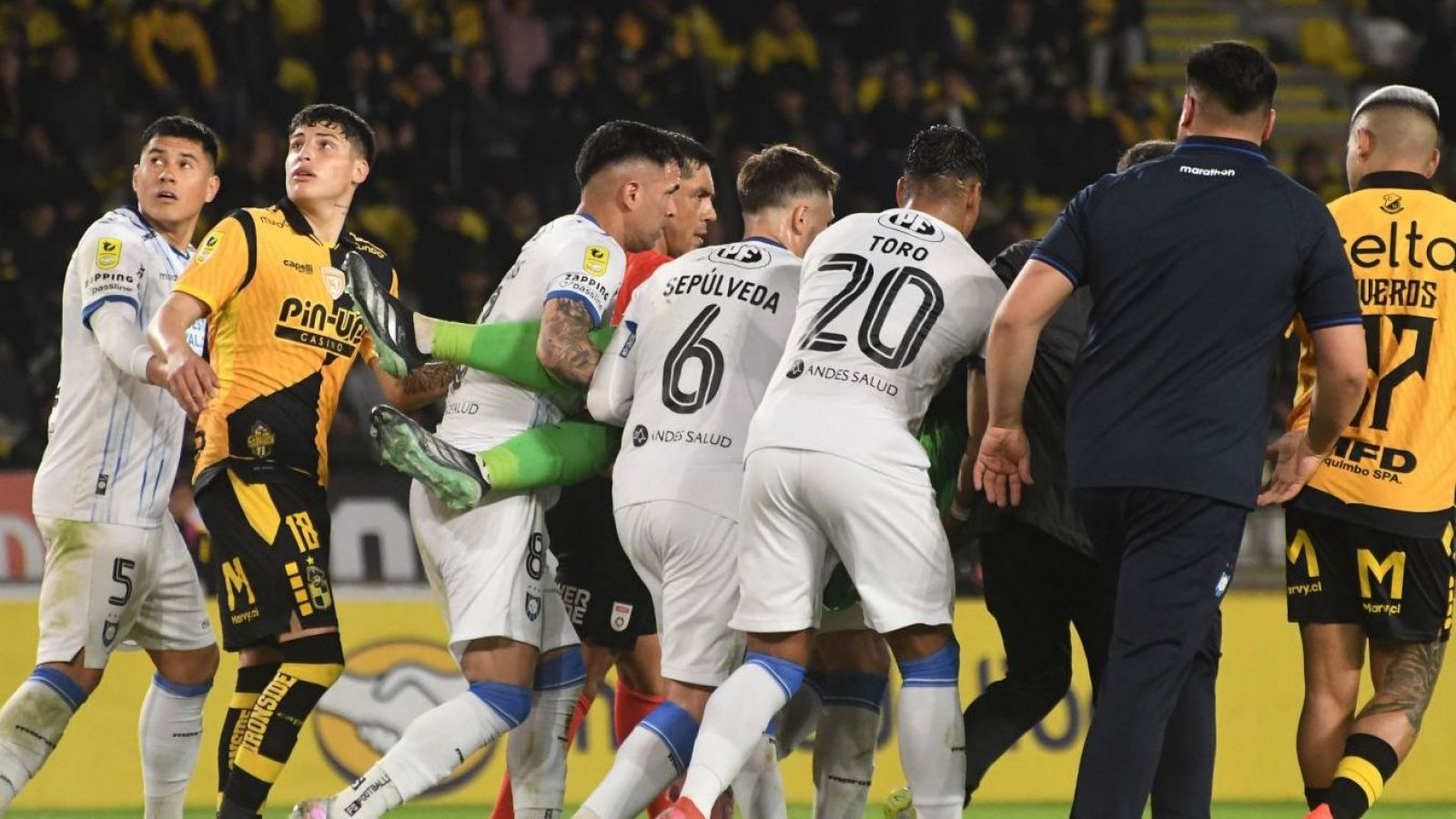 "Imposibilidad de garantizar condiciones": la dura sanción que arriesga Coquimbo Unido tras agresión a arquero de Huachipato
