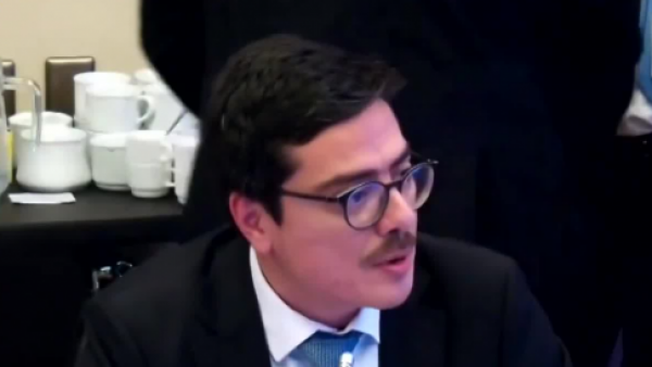 Escándalo en Junaeb: Director Nacional aborda las graves denuncias por fraude y pago de coimas
