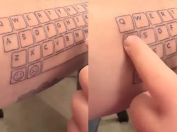 Madre se tatúa un teclado en el brazo para comunicarse con su hijo con autismo no verbal