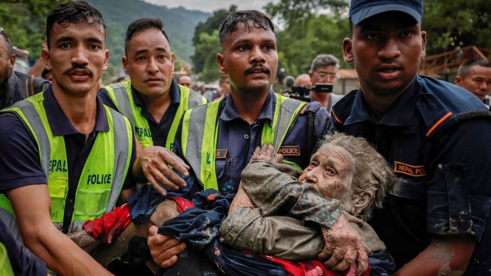 <p>Nepal supera las 1.000 muertes por inundaciones mientras continúan los rescates en zonas aisladas</p>

